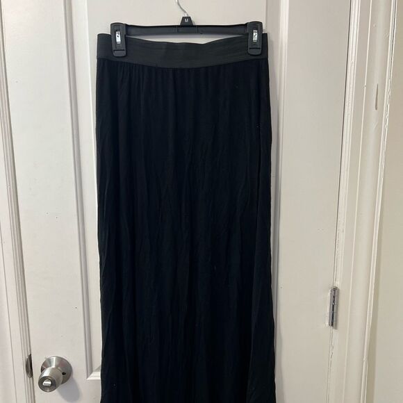Black maxi skirt - Picture 2 of 6